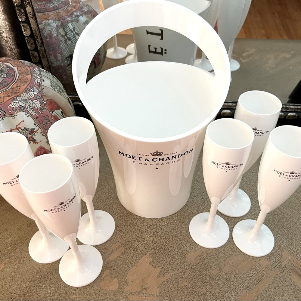 Moet & Chandon Ice Bucket & 6 Flutes - Brand New